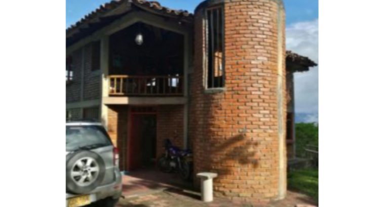 Se vende finca de 9 hectáreas, dos casas