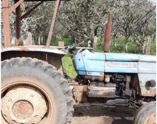 Vendo tractor Universal