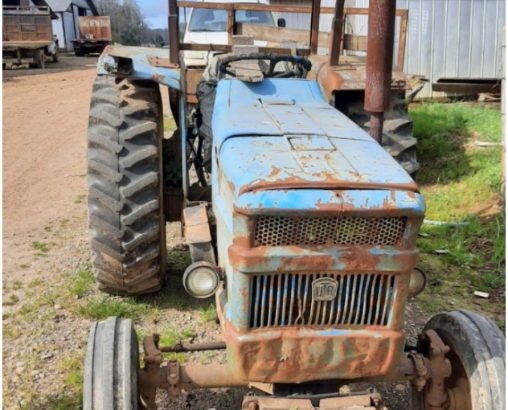 Vendo tractor Universal