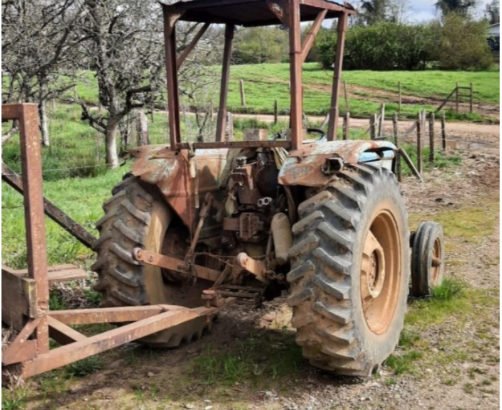 Vendo tractor Universal