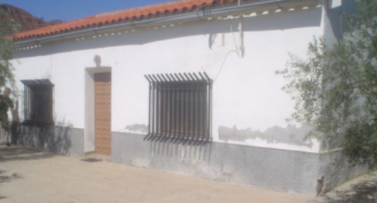 CORTIJO EN HUENEJA