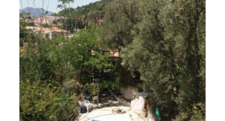 CASA RURAL EN VENTA EN LANJARON