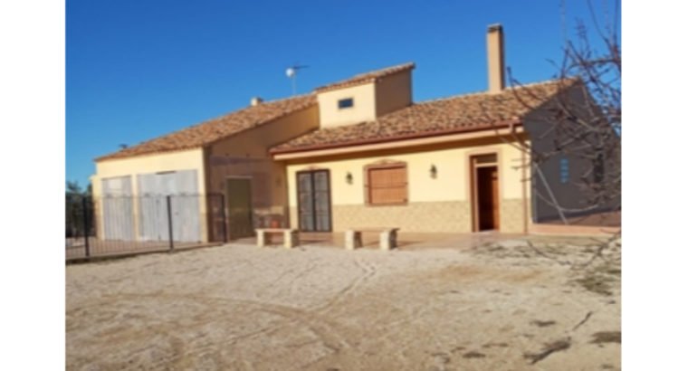 VENTA DE ESPECTACULAR CASA CAMPO – BULLAS