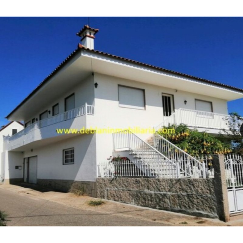 GRAN PROPIEDAD DE 403M2 C/ TERRENO 898M2