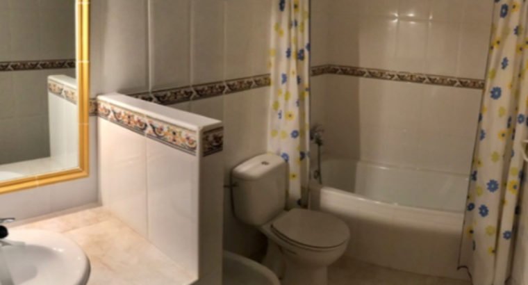 SE VENDE CASA. – CENTRO DEL PUEBLO.