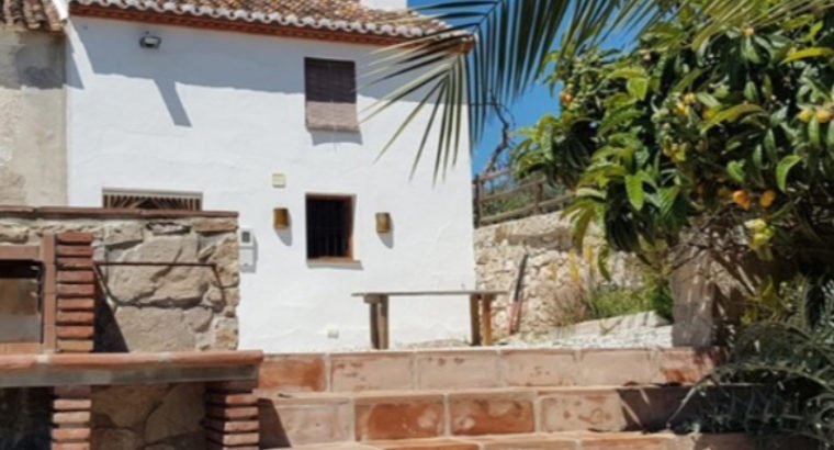 FINCA EN COMARES