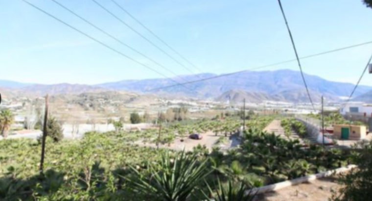 CASA CON TERRENO EN BERJA