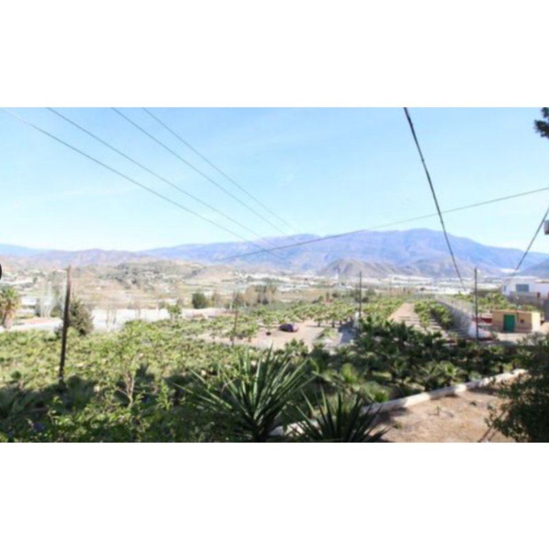 CASA CON TERRENO EN BERJA