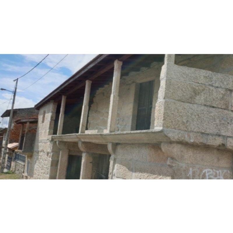 CASA CON ESTRUCTURA Y TEJADO NUEVOS