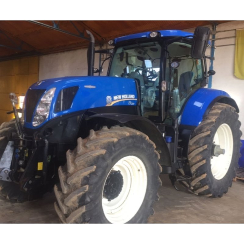 SE VENDE NEW HOLLAND – T7. 220