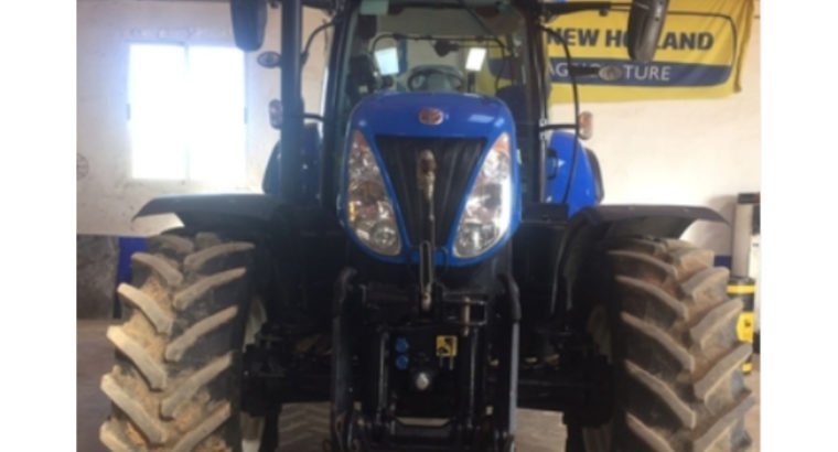 SE VENDE NEW HOLLAND – T7. 220