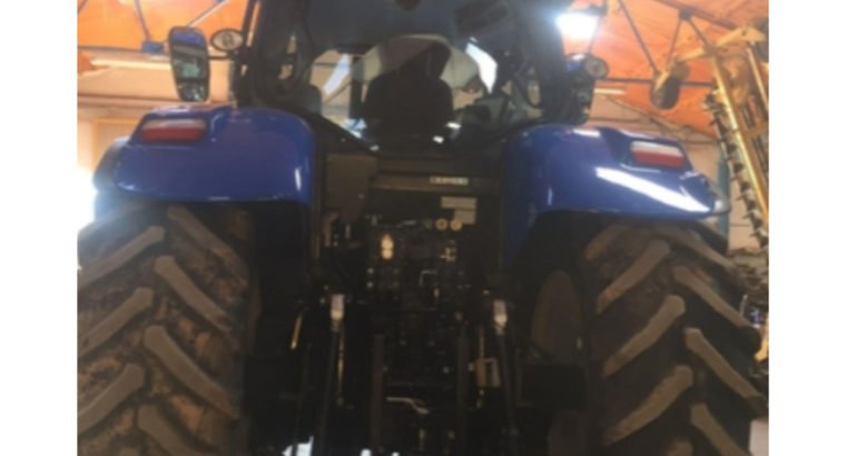 SE VENDE NEW HOLLAND – T7. 220