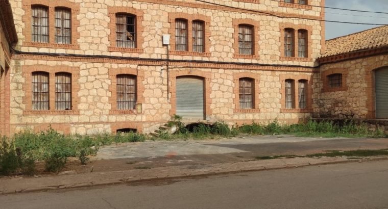 Edificio singular para proyectos en el mundo rural