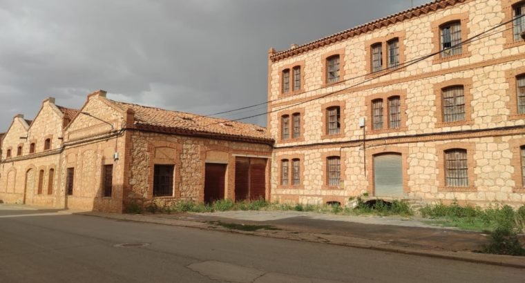 Edificio singular para proyectos en el mundo rural