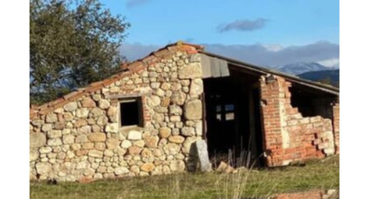 CASA CON TERRENO PARA REHABILITAR