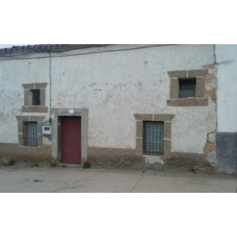 CASA EN SANTA CLARA DE AVEDILLO – EL PIÑERO