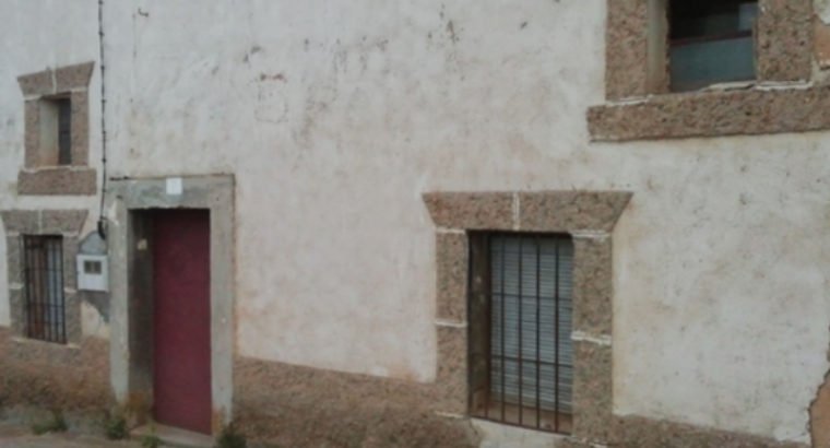 CASA EN SANTA CLARA DE AVEDILLO – EL PIÑERO