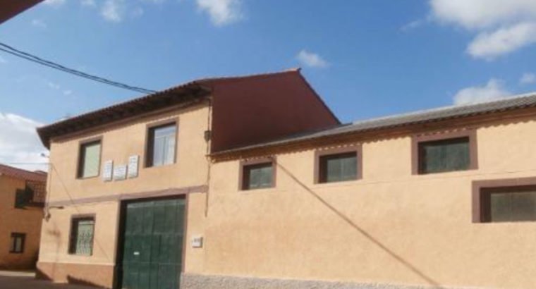 SE VENDE CASA DE PUEBLO PECULIAR- DISTINTA-ZAMORA