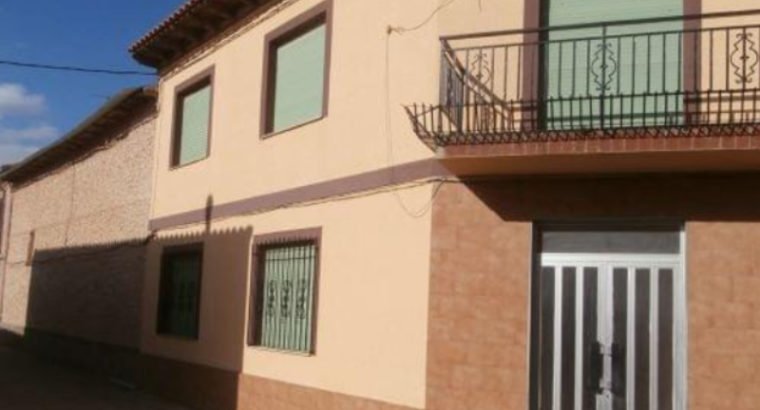 SE VENDE CASA DE PUEBLO PECULIAR- DISTINTA-ZAMORA