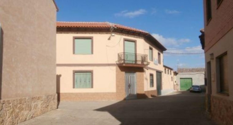 SE VENDE CASA DE PUEBLO PECULIAR- DISTINTA-ZAMORA