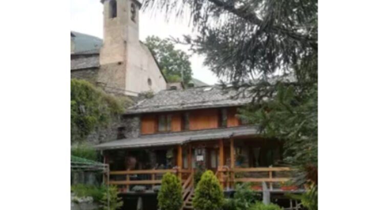 SE VENDE CASA DE TURISMO RURAL