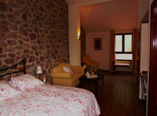 HOTEL *** con 22 Habitaciones en Aracena (Huelva)